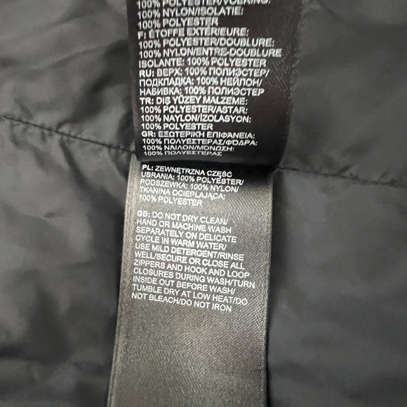 The North Face Light weight Puffer Jacket - Picture 8 of 11